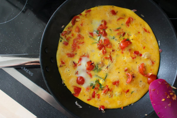 Mediterranes Omelette mit Tomaten &amp; Fetakäse - nonolicious